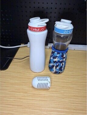 Cirkul Bundle 2 Bottle/2 Lids 42oz 1 Plastic & 1 Metal & Filter & Sleeve Tumbler